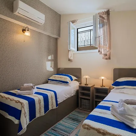 R&a With Private Pool & Sea View Vila *