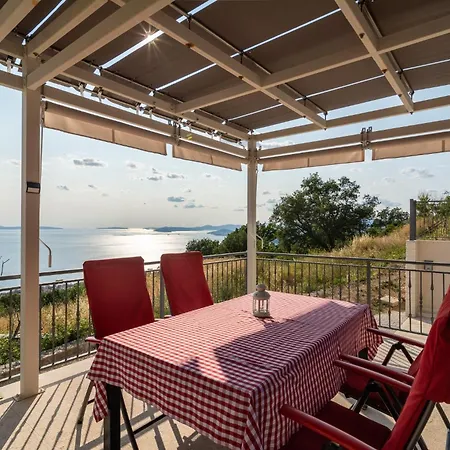 R&a With Private Pool & Sea View Vila Podstrana