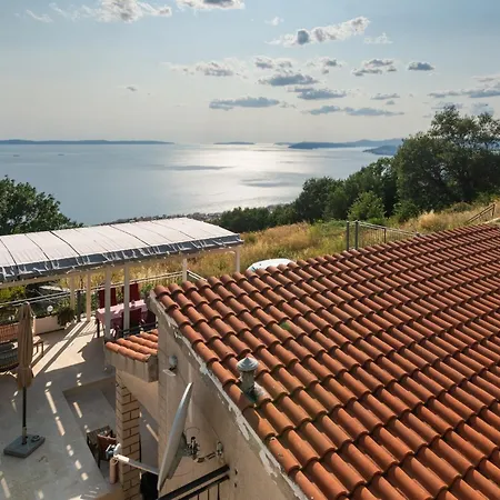 R&a With Private Pool & Sea View Podstrana