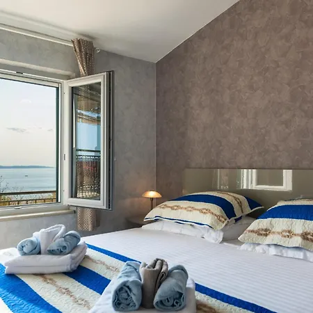 R&a With Private Pool & Sea View * Podstrana