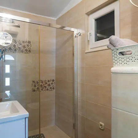 R&a With Private Pool & Sea View