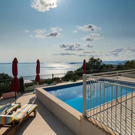 R&a With Private Pool & Sea View Vila *