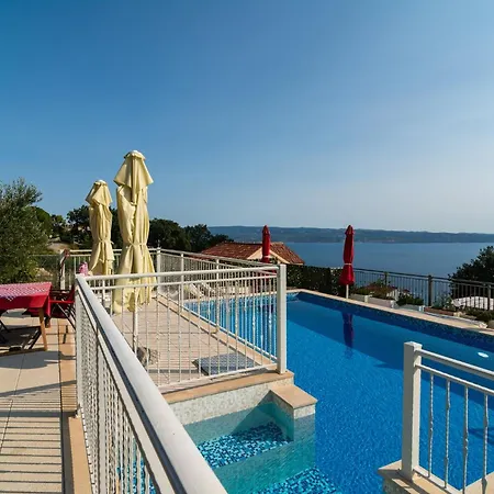 R&a With Private Pool & Sea View * Podstrana